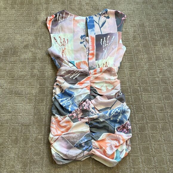 Urban Outfitters Loving You Mini Vestido Women's M Ruched Colorful Nature Floral - Picture 6 of 9